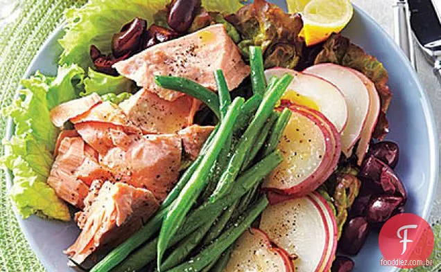 Salada de salmão, batata e feijão verde