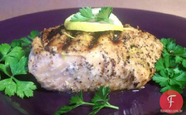 Citrus infundido salmão com uma crosta de Pimenta Cítrica.