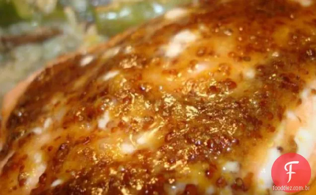 Filetes De Salmão Envidraçados Com Mostarda Doce