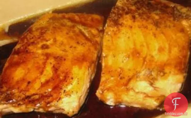 Salmão com esmalte de açúcar mascavo