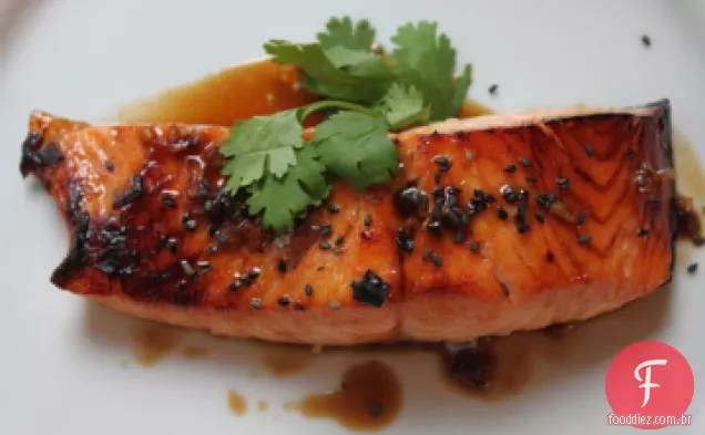 Salmão Assado Com Mel E Gengibre Com Arroz De Jasmim