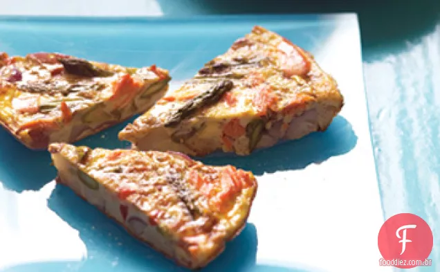 Salmão e aspargos fritada