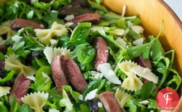 Salada De Carne Grelhada Com Macarrão