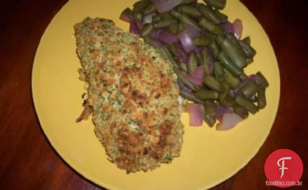 Salmão com parmesão, alho e crosta de ervas - use frango ou porco