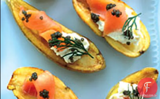 Cominho-batatas assadas com Caviar e salmão defumado