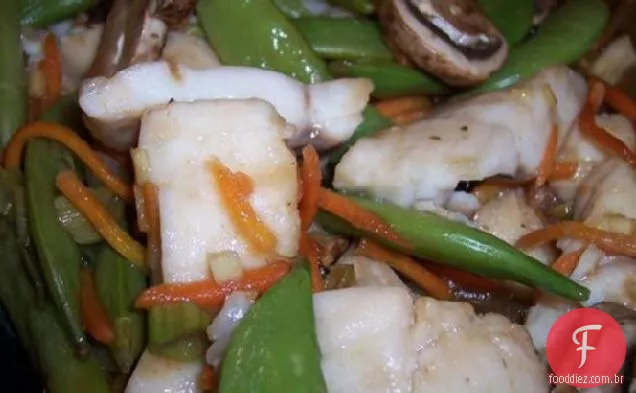 Peixe e legumes Hoisin Micro-cozidos no vapor