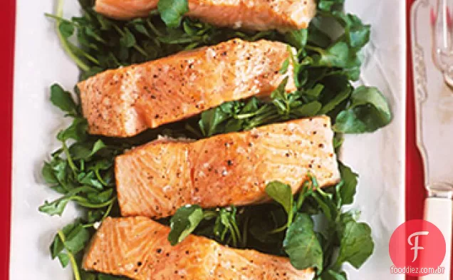 Salmão assado lento Com Molho Verde