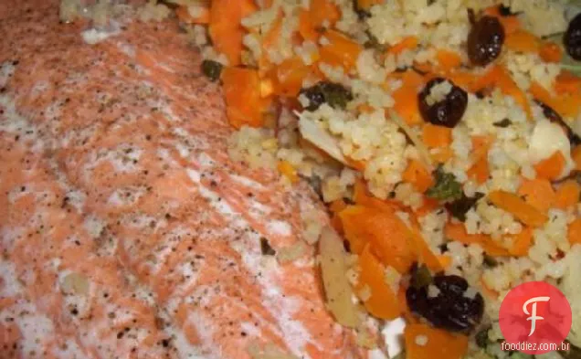 Salmão Assado Com Pilaf De Cuscuz