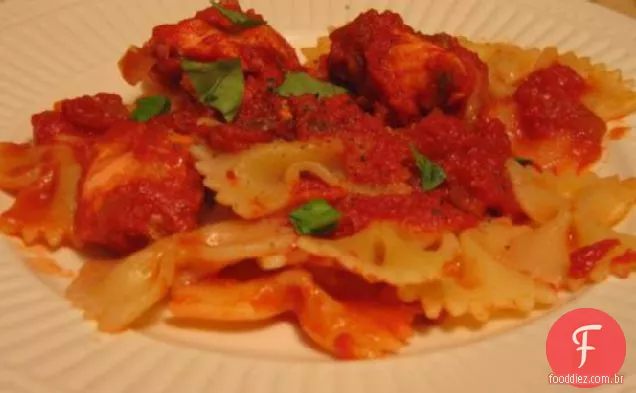 Macarrão Com Molho Vermelho e salmão