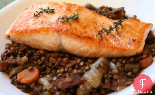 Salmão com lentilhas e Bacon