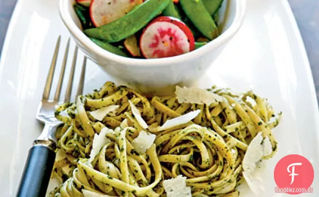 Linguine com rúcula Pesto