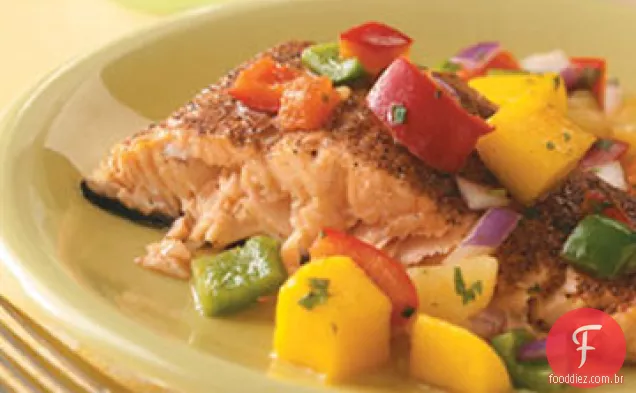 Salmão com salsa caribenha
