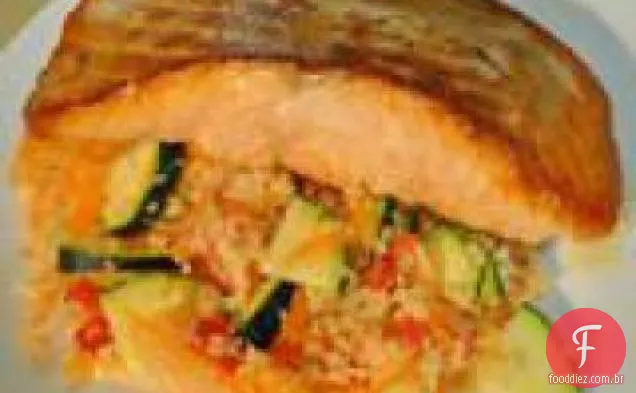 Salmão Com Salada De Legumes Cuscuz