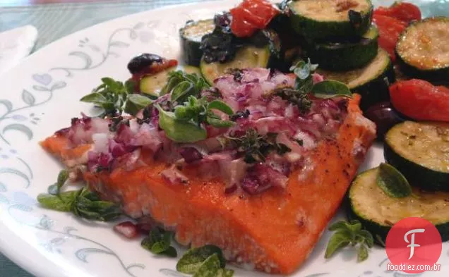 Salmão escalfado fácil de Chuck