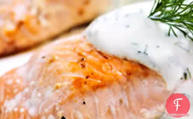 Rábano e iogurte com crosta de salmão