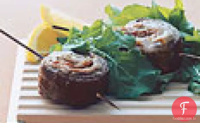 Pinwheels de carne com salada de rúcula