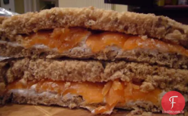 Queijo creme e pinhões de salmão