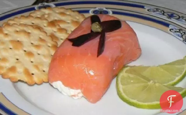 Adorável entrada de salmão defumado e Cream Cheese.