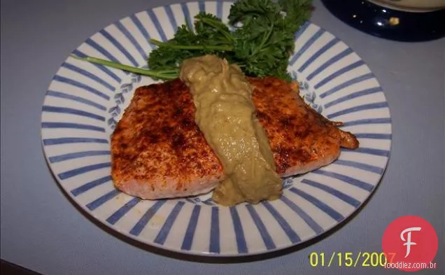 Pequenos Copos De Pepino De Salmão Defumado Com Creme Fraiche Salpicado