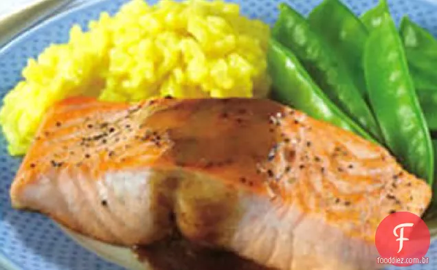Filetes de salmão com esmalte de mostarda