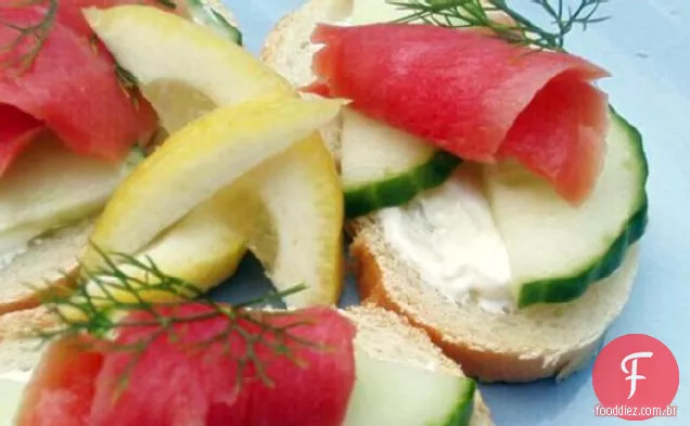 Sanduíches De Chá De Salmão De Cara Aberta