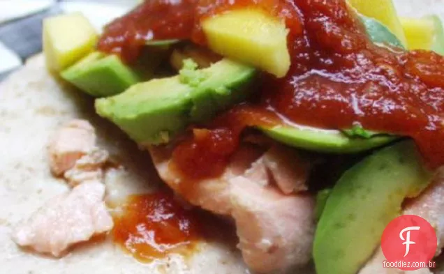 Superalimentos salmão taco com manga e abacate
