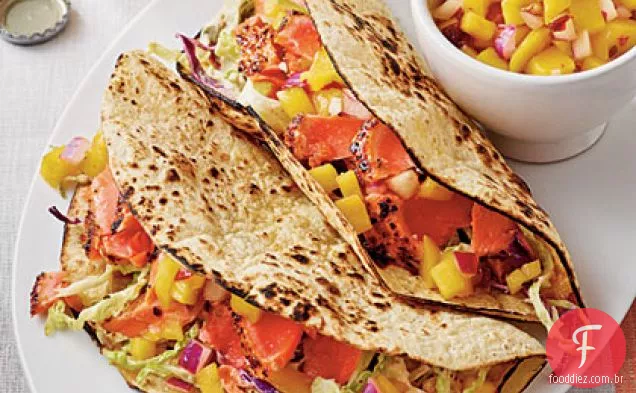 Tacos de salmão doce e picante