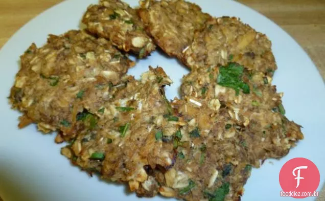 Bolos de batata salmão com molho de tártaro de mostarda