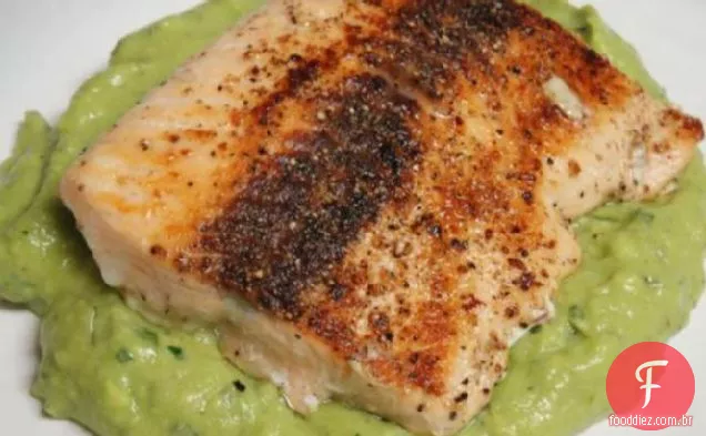 Salmão Assado Com Abacate Remoulade