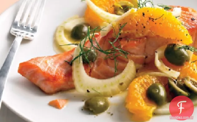 Salmão grelhado com laranjas e erva-doce