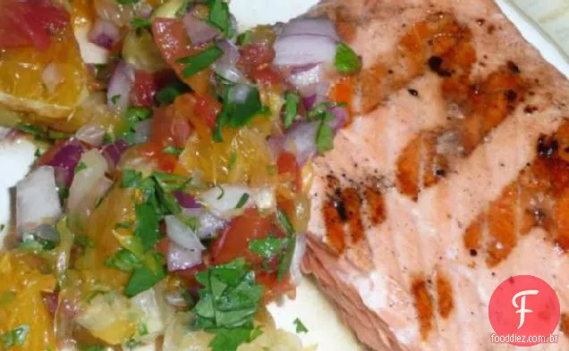 Salmão Grelhado Com Salsa Cítrica Picante