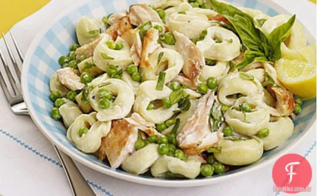 Salada Tortellini com salmão e ervilhas