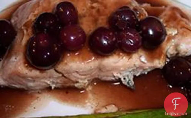 Bifes de salmão grelhados com molho de mirtilo saboroso
