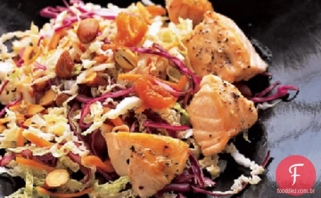 Salada asiática com salmão