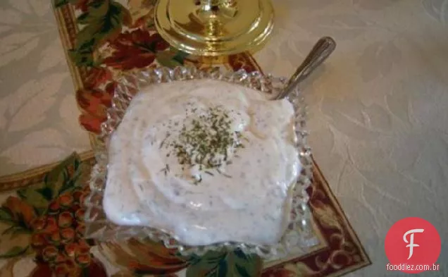 Creme de leite e molho de endro para servir com salmão