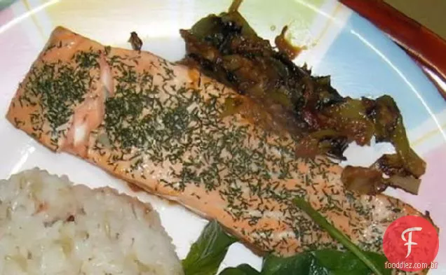 Salmão Refogado Com Alho-Poró E Endro