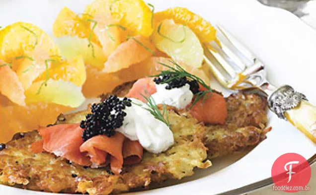 Latkes de batata com salmão defumado, Caviar e estragão Crème Fraîche