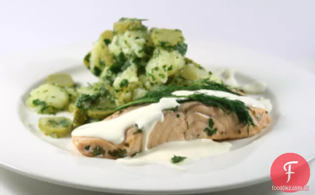 Truta salmão escalfada em vinho branco