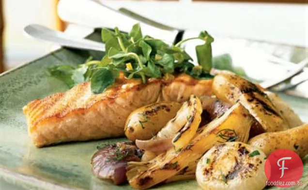 Salmão selvagem grelhado e legumes