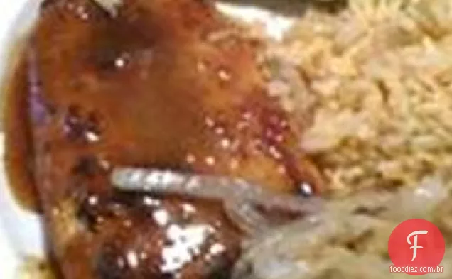 Salmão picante com cebola caramelizada