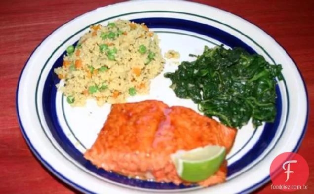 Salmão com esmalte de pimenta-mel
