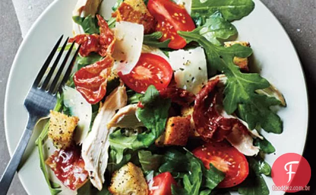 Salada de frango e Prosciutto com rúcula e Asiago