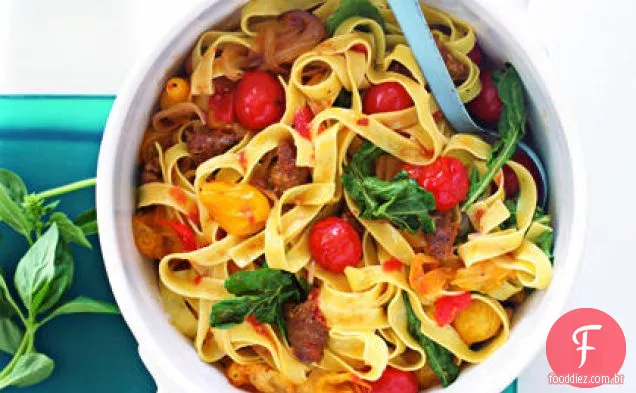 Salsicha italiana quente e Massa de tomate
