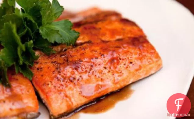 Salmão Grelhado Com Esmalte Balsâmico