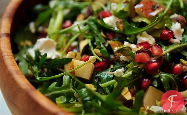 Salada De Rúcula, Pêra E Queijo De Cabra Com Vinagrete De Romã