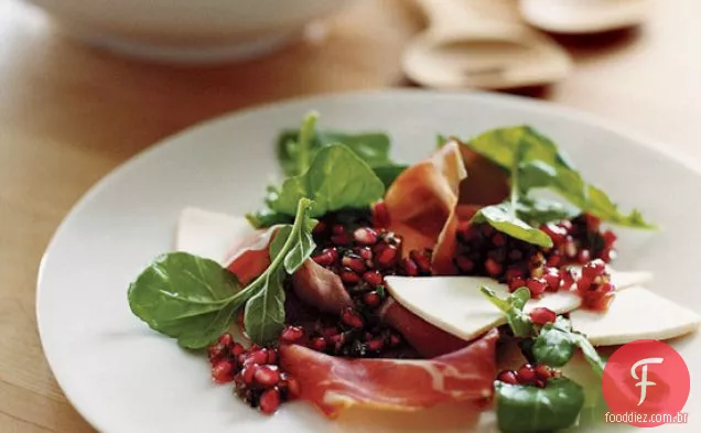 Salada de presunto Serrano e rúcula com salsa de romã