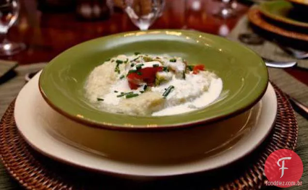 Sopa de milho gelada com tomate, abacate e limão