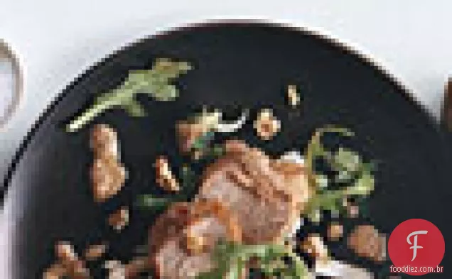 Lombo de porco com rúcula Endive e vinagrete de noz