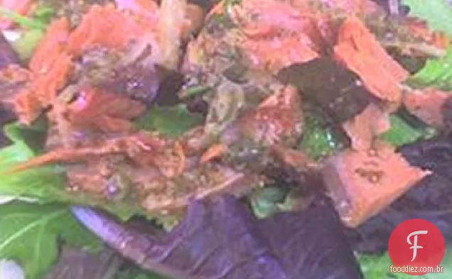 Salada De Salmão Defumado E Agrião Com Cebola Roxa-Vinagrete De Alcaparras