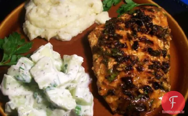 Salmão Grelhado Com Salada De Pepino (Austrália)
